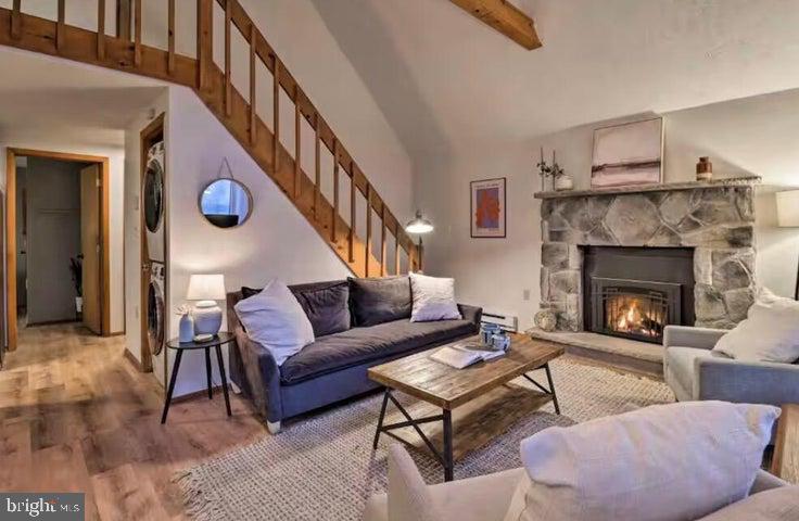 ARROWHEAD  LAKES - Residential