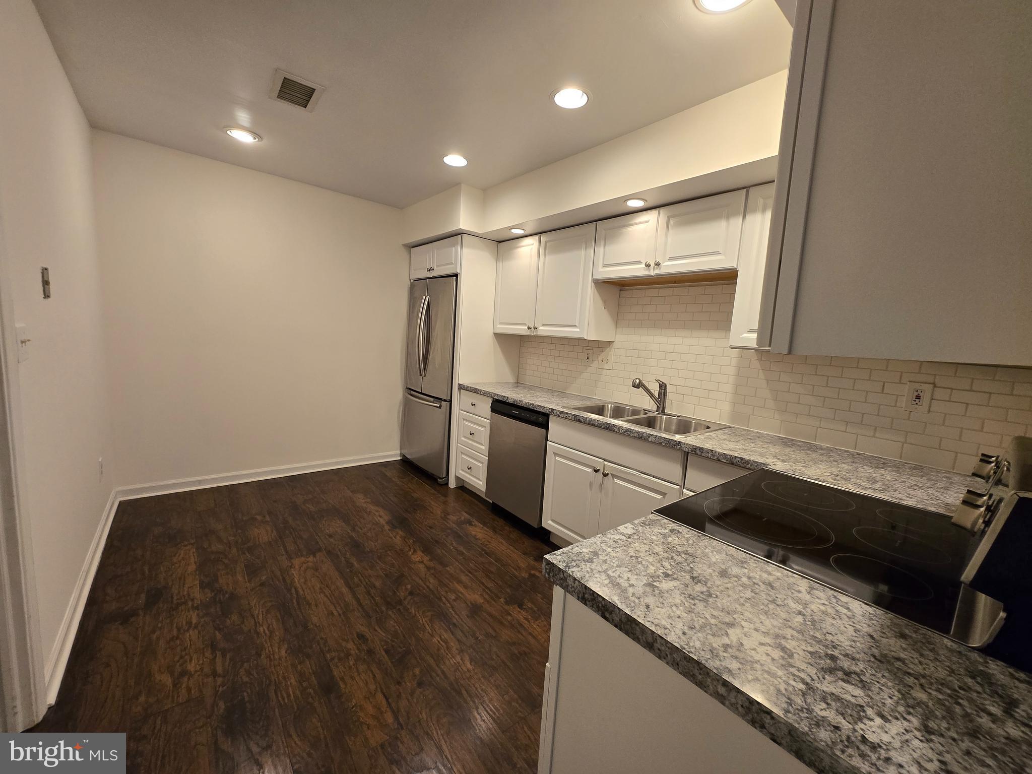 ASPENWOOD - Residential Lease