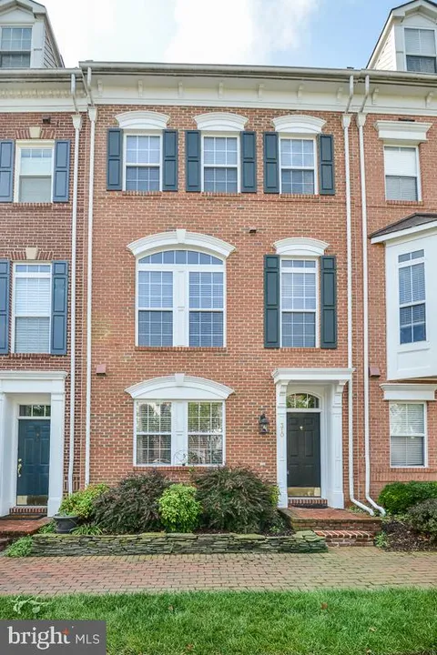 310 Cameron Station Boulevard, Alexandria, VA MLS: VAAX2054808