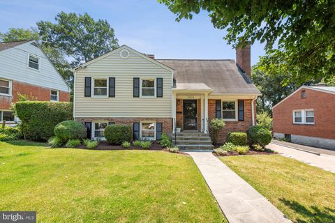 Photo of 11112 Dewey Road, Kensington, MD 20895 (MLS # MDMC2140298) Photo of 11112 Dewey Road, Kensington, MD 20895 (MLS # MDMC2140298)