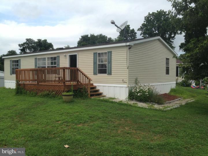 2003 Redman on a corner lot in the beautiful community of Deer Run. This home features a large open floor plan and master suite with its own bath and walk in closet. The master bath features a large soaking tub, skylight, and plenty of cabinet space. Generous-sized kitchen includes refrigerator and opens into the Dining Room and Living area. The living area has a ceiling fan and built-in shelving. Central A/C is just a few years young. Call to see this home today! Low taxes!