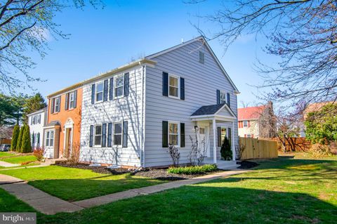 Townhouse For Sale - 412 Magnolia Court<br/> HERNDON, VA 20170