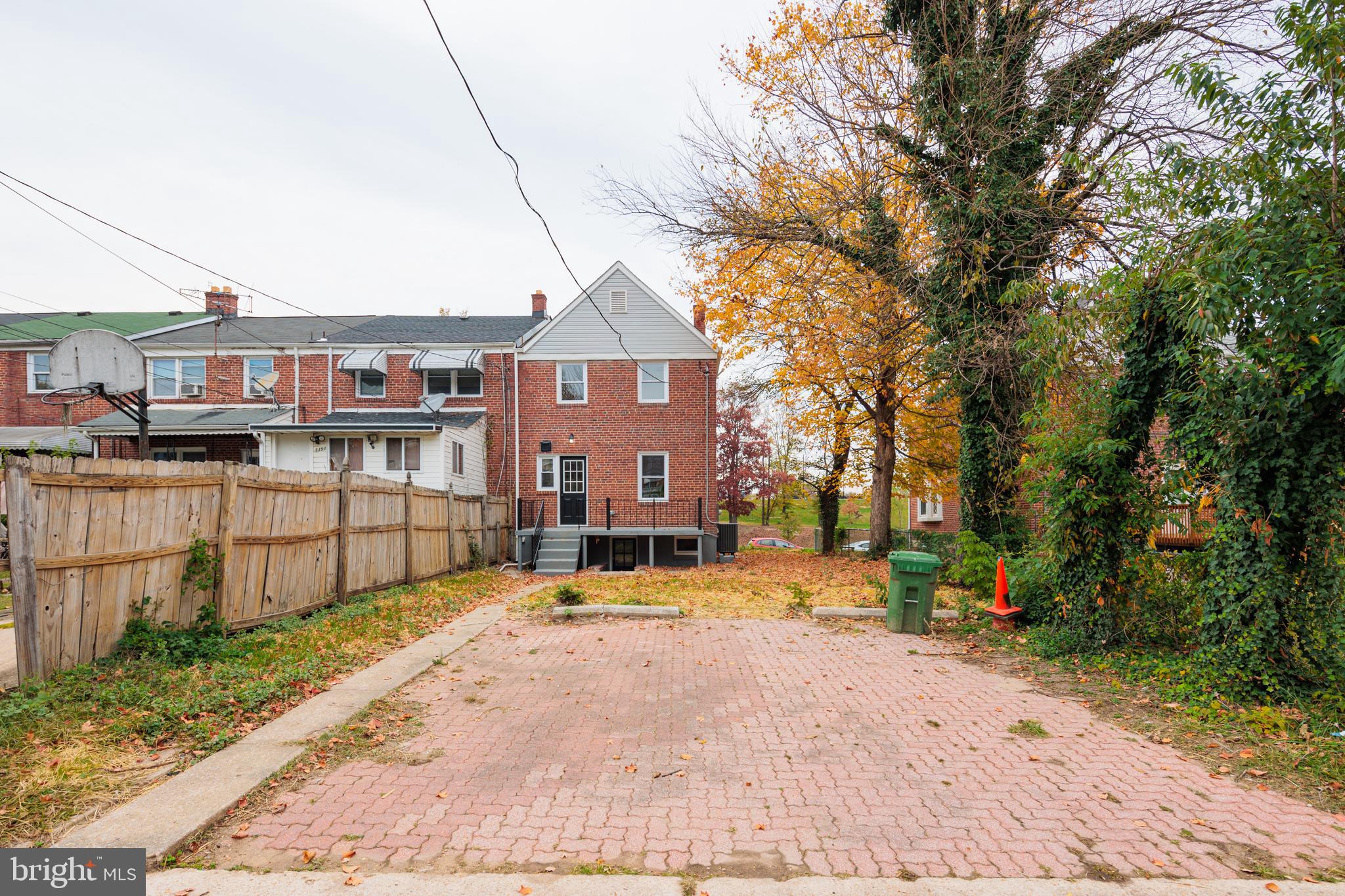 IDLEWOOD - Residential