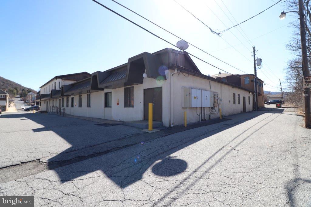 185 DELAWARE AVENUE REAR