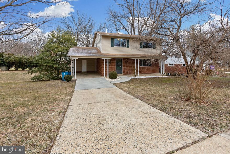 ***Professional photos coming soon*** Welcome home to this 3 level colonial on a corner lot and quiet cul-de-sac street.   This home has 4 bedrooms and 3.5 baths.  New basement bathroom addition is sure to please.  Fresh paint throughout, brand new carpet in the basement.  Hardwoods throughout the top two levels with new hardwoods in the kitchen.  The kitchen includes stainless steel appliances, granite countertops, and maple cabinets.  Robinson Secondary School pyramid, walking distance to Laurel Ridge Elementary.  Less than 2 miles from VRE and George Mason University.