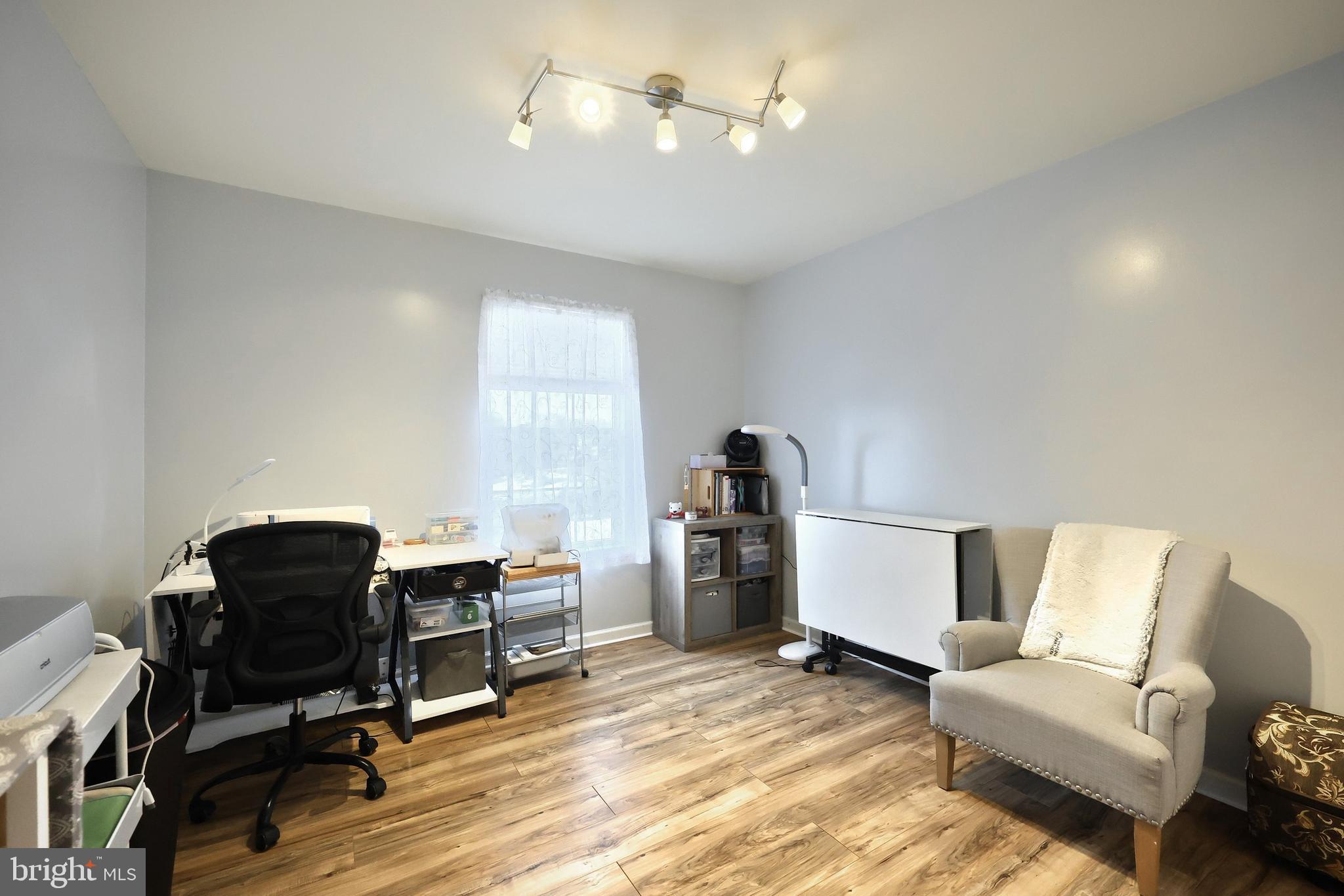 STEWARTSTOWN STATION - Residential