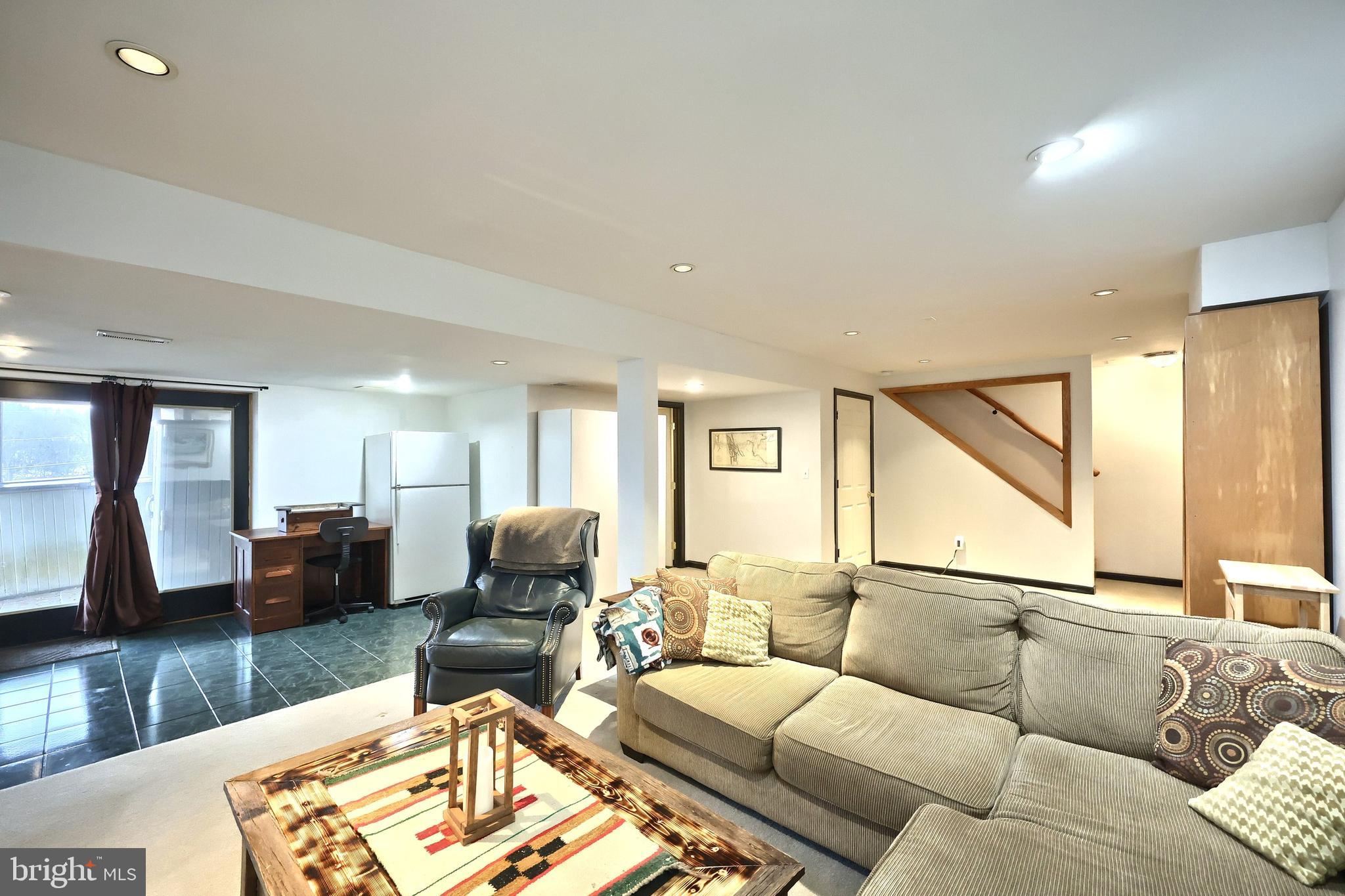 STEWARTSTOWN STATION - Residential