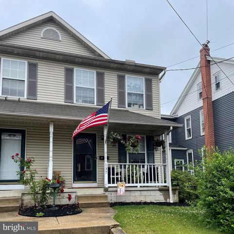 Photo of 137 E WASHINGTON ST, ELIZABETHTOWN, PA 17022 (MLS # PALA2036918)
