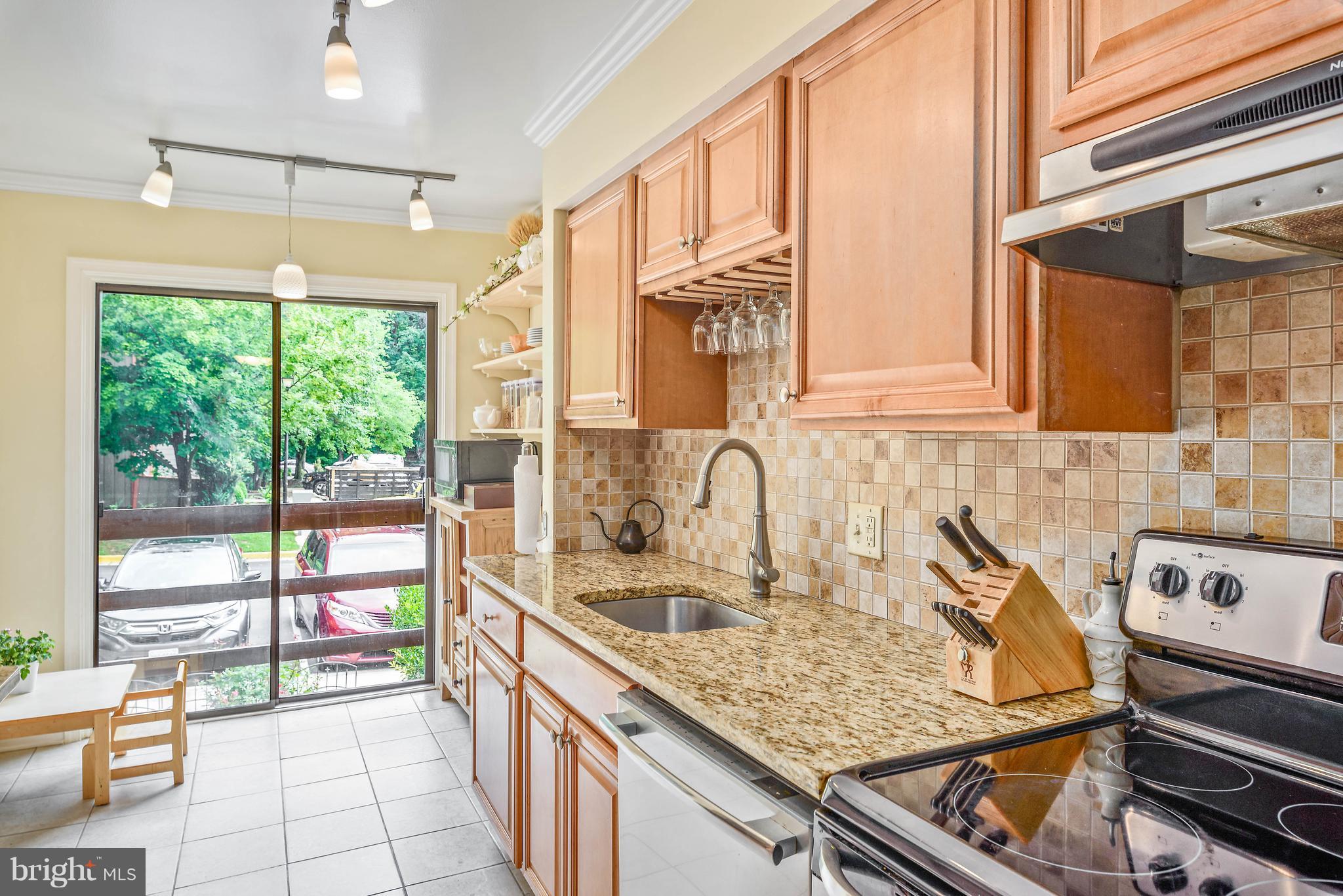 RESTON - Residential