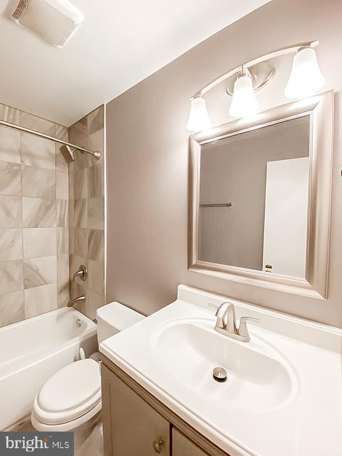 NEWINGTON STATION - Residential Lease