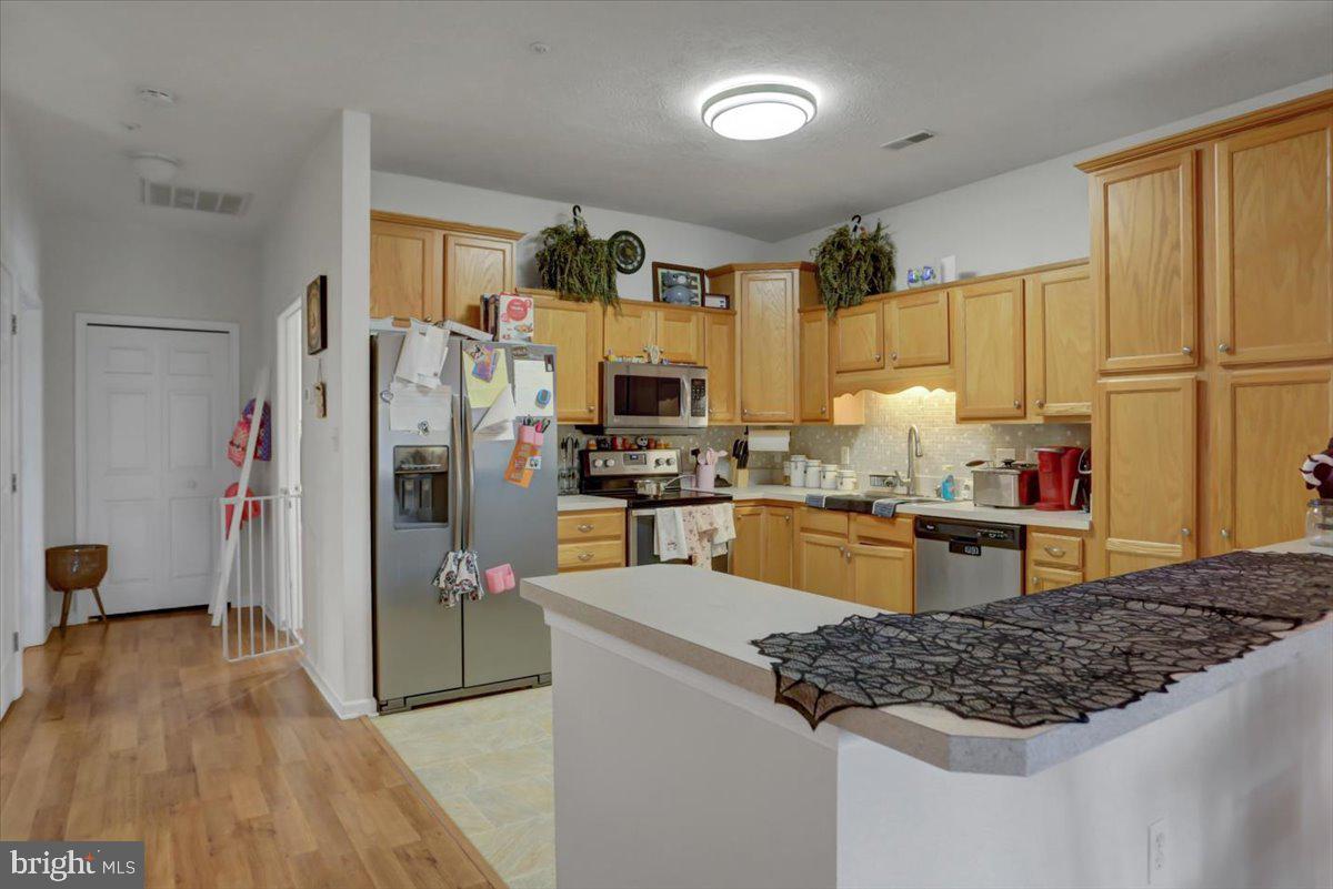 SUMMERLAND MANOR - Residential