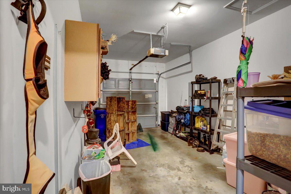 SUMMERLAND MANOR - Residential