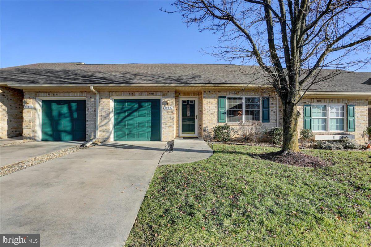 SUMMERLAND MANOR - Residential