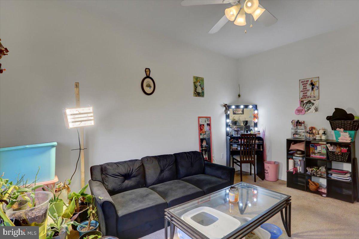 SUMMERLAND MANOR - Residential