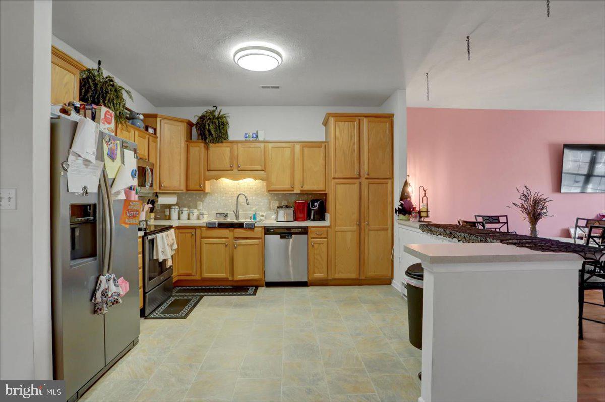 SUMMERLAND MANOR - Residential