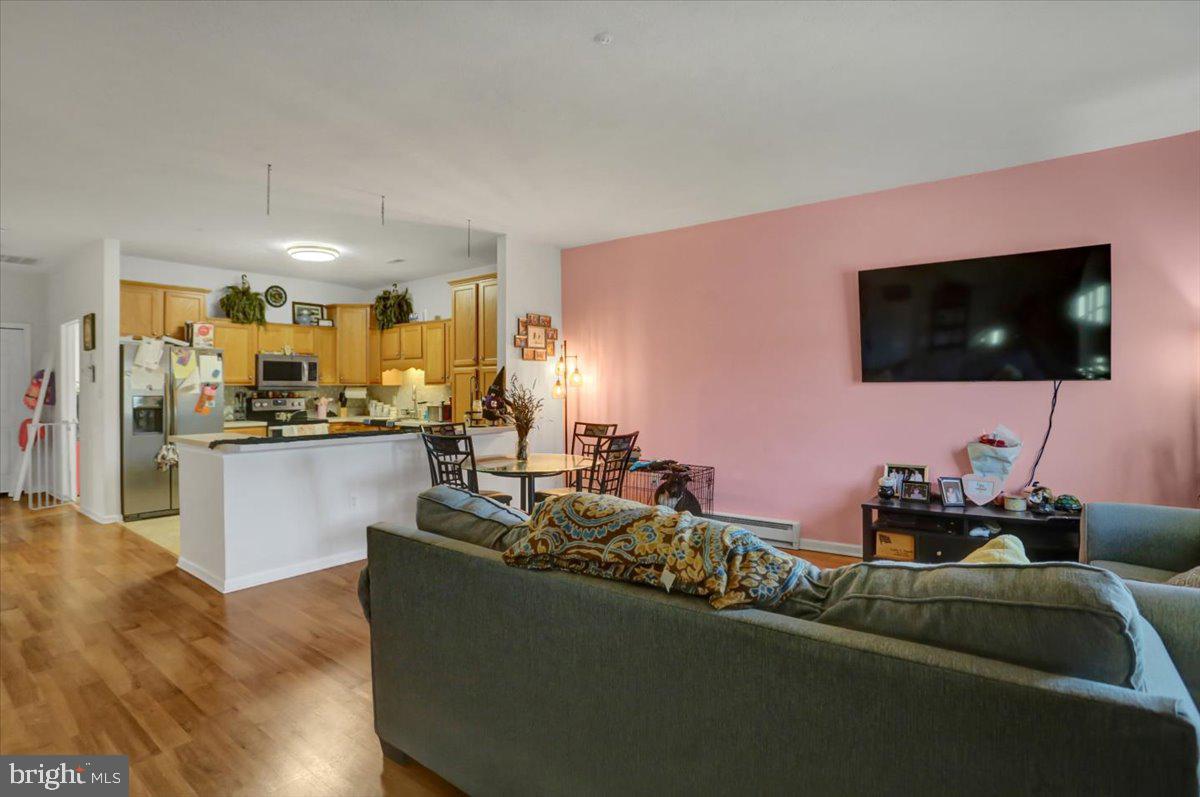 SUMMERLAND MANOR - Residential