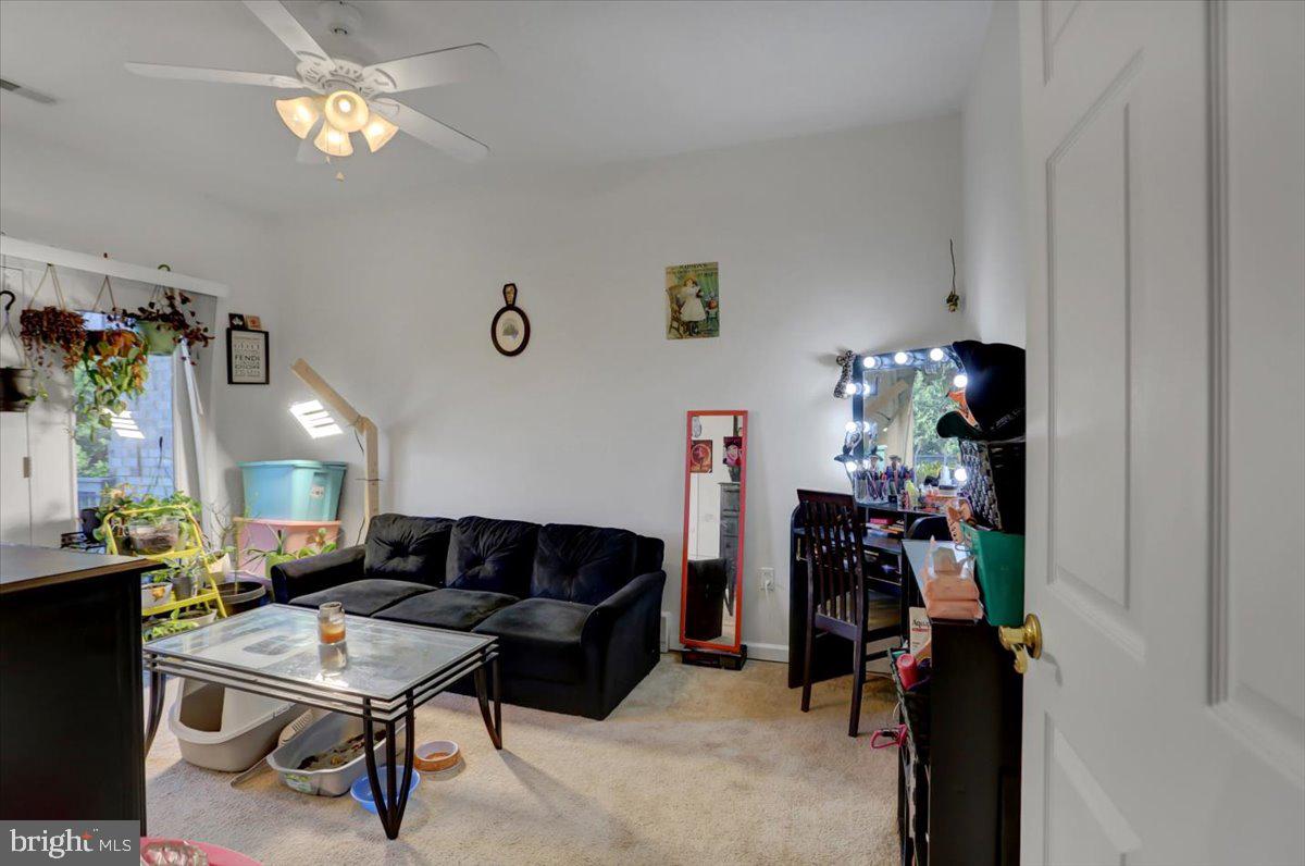 SUMMERLAND MANOR - Residential