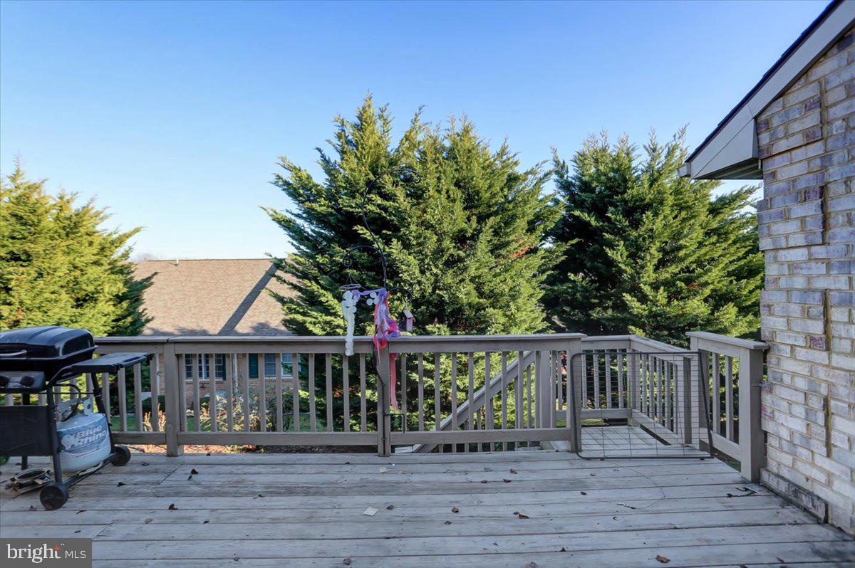 SUMMERLAND MANOR - Residential