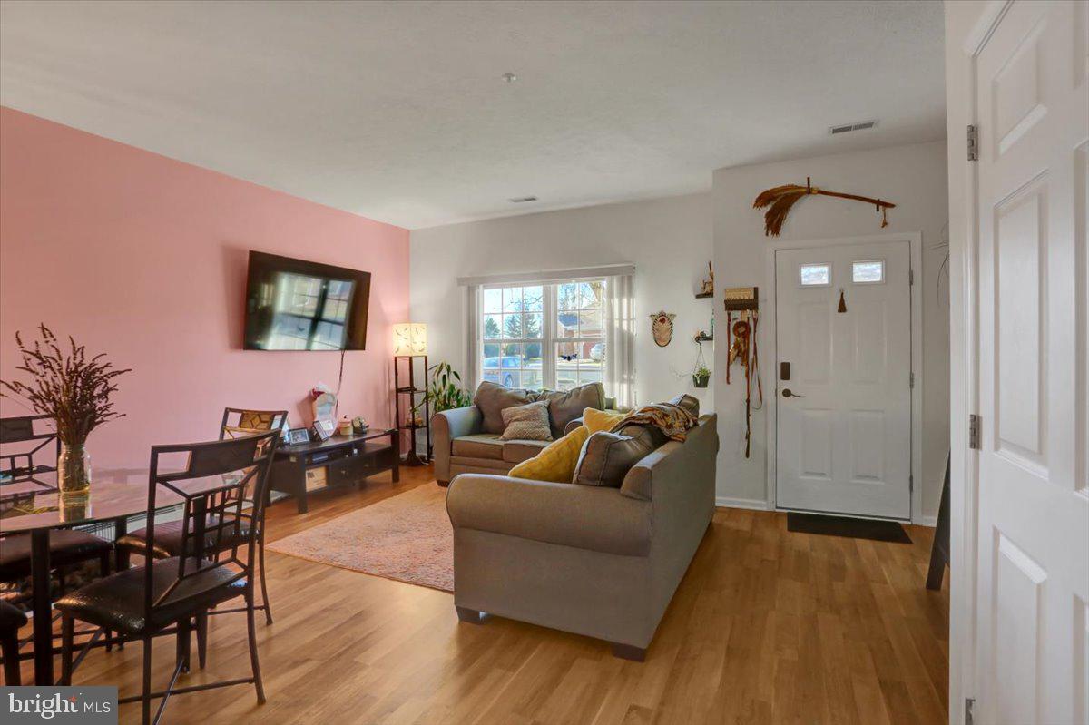 SUMMERLAND MANOR - Residential