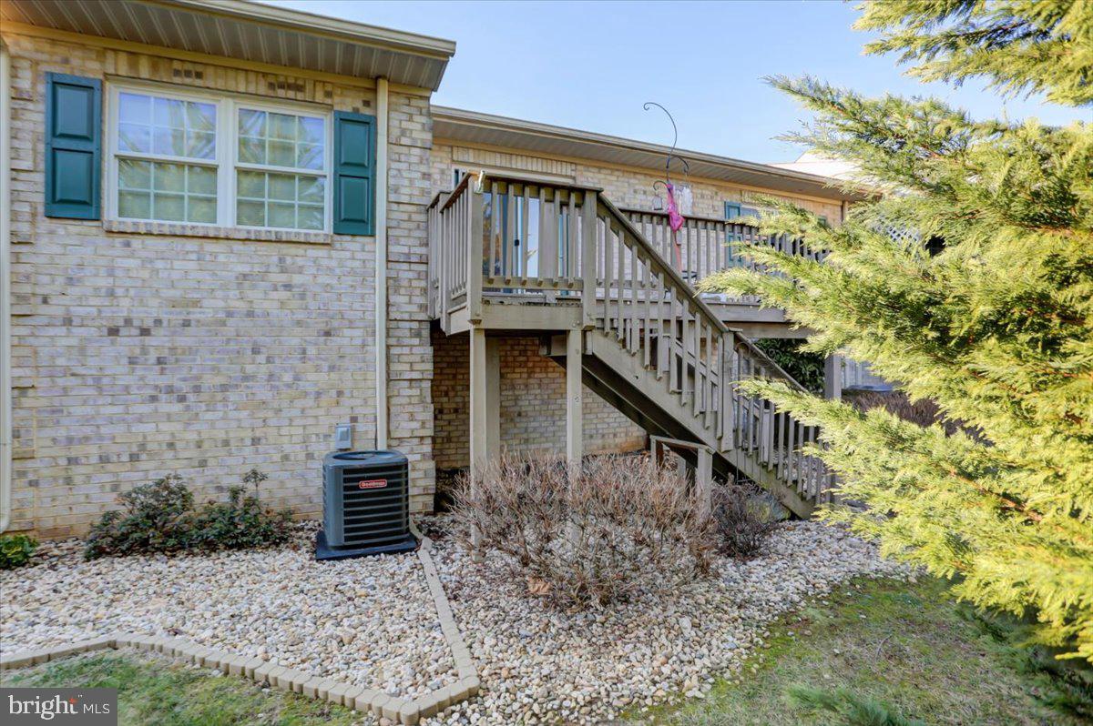 SUMMERLAND MANOR - Residential