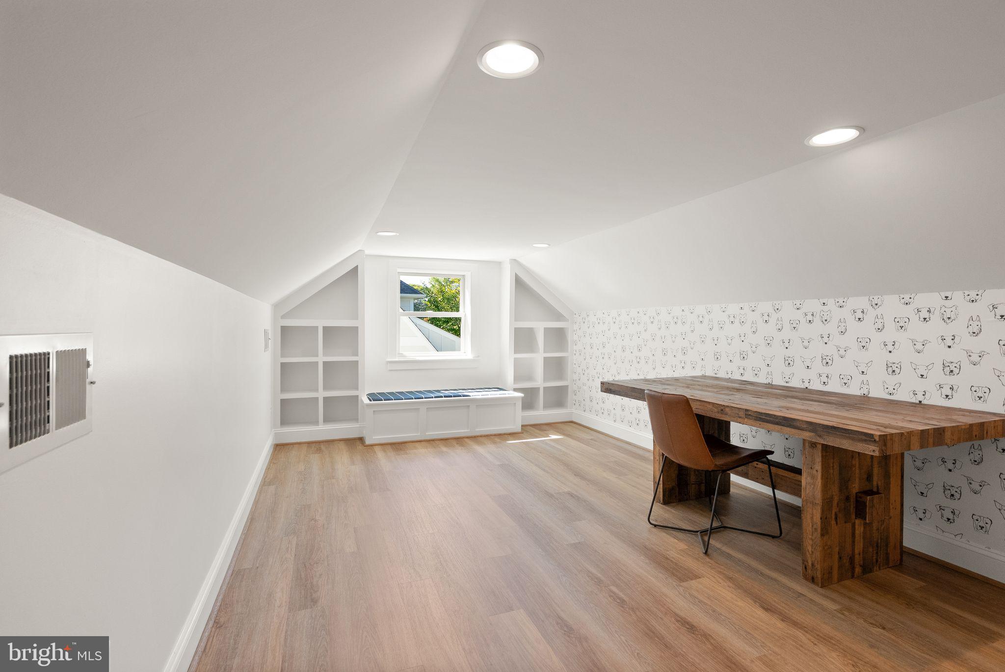 BERKSHIRE OAKWOOD - Residential