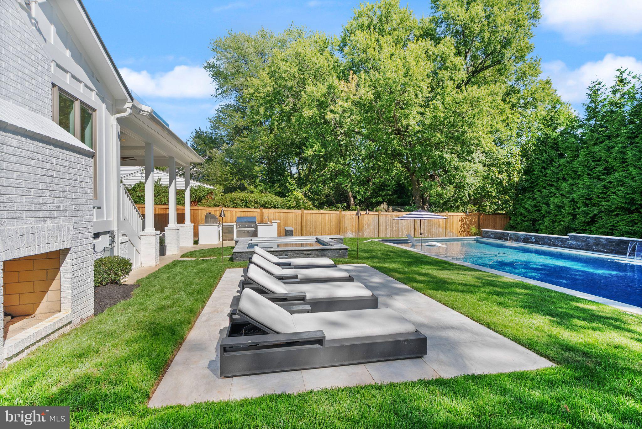 BERKSHIRE OAKWOOD - Residential