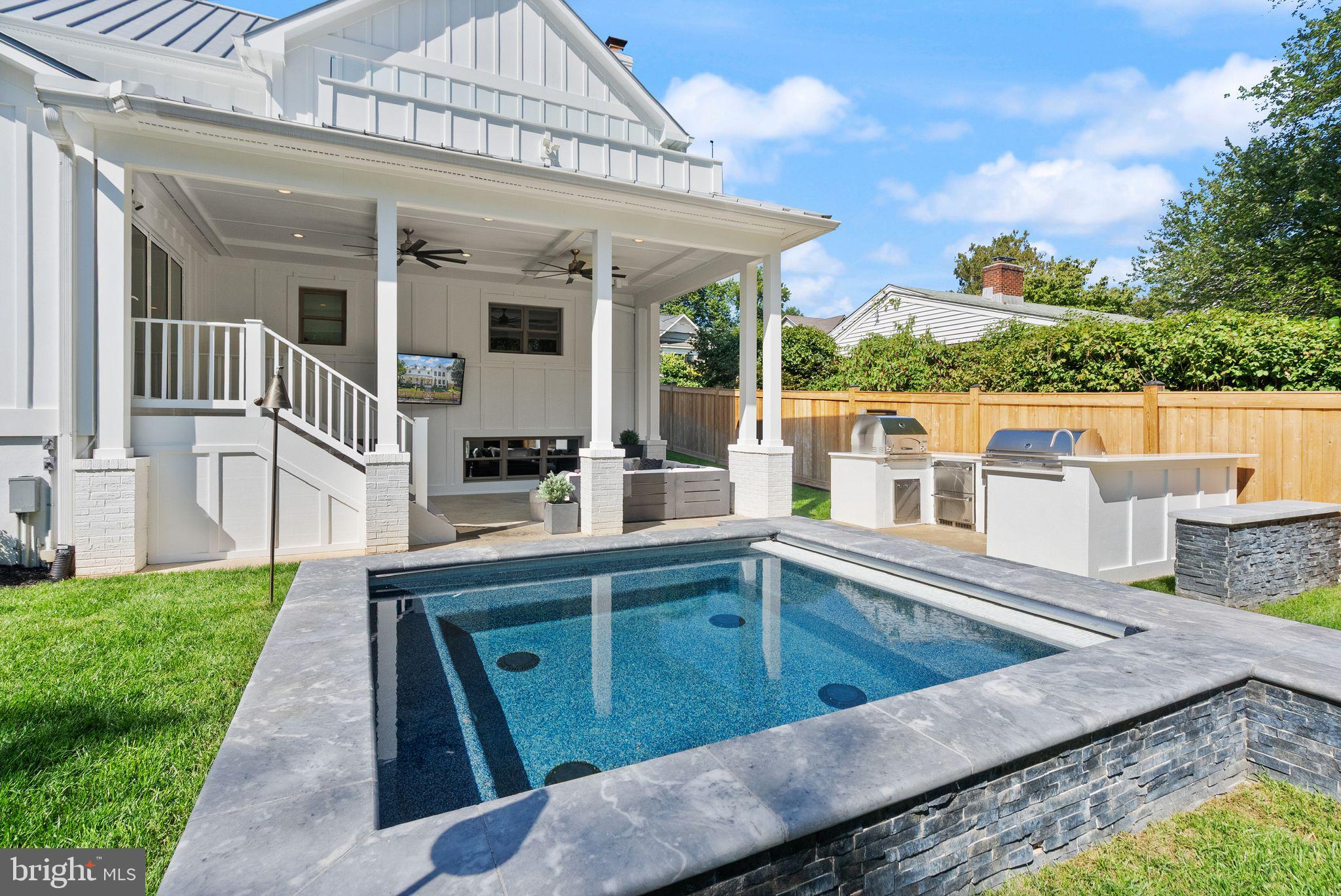 BERKSHIRE OAKWOOD - Residential