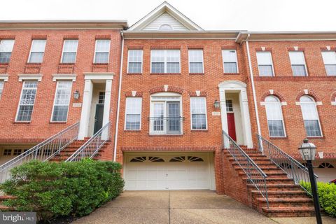 Townhouse For Rent - 8131 Quinn Terrace<br/> Fairfax County, VIENNA, VA 22180