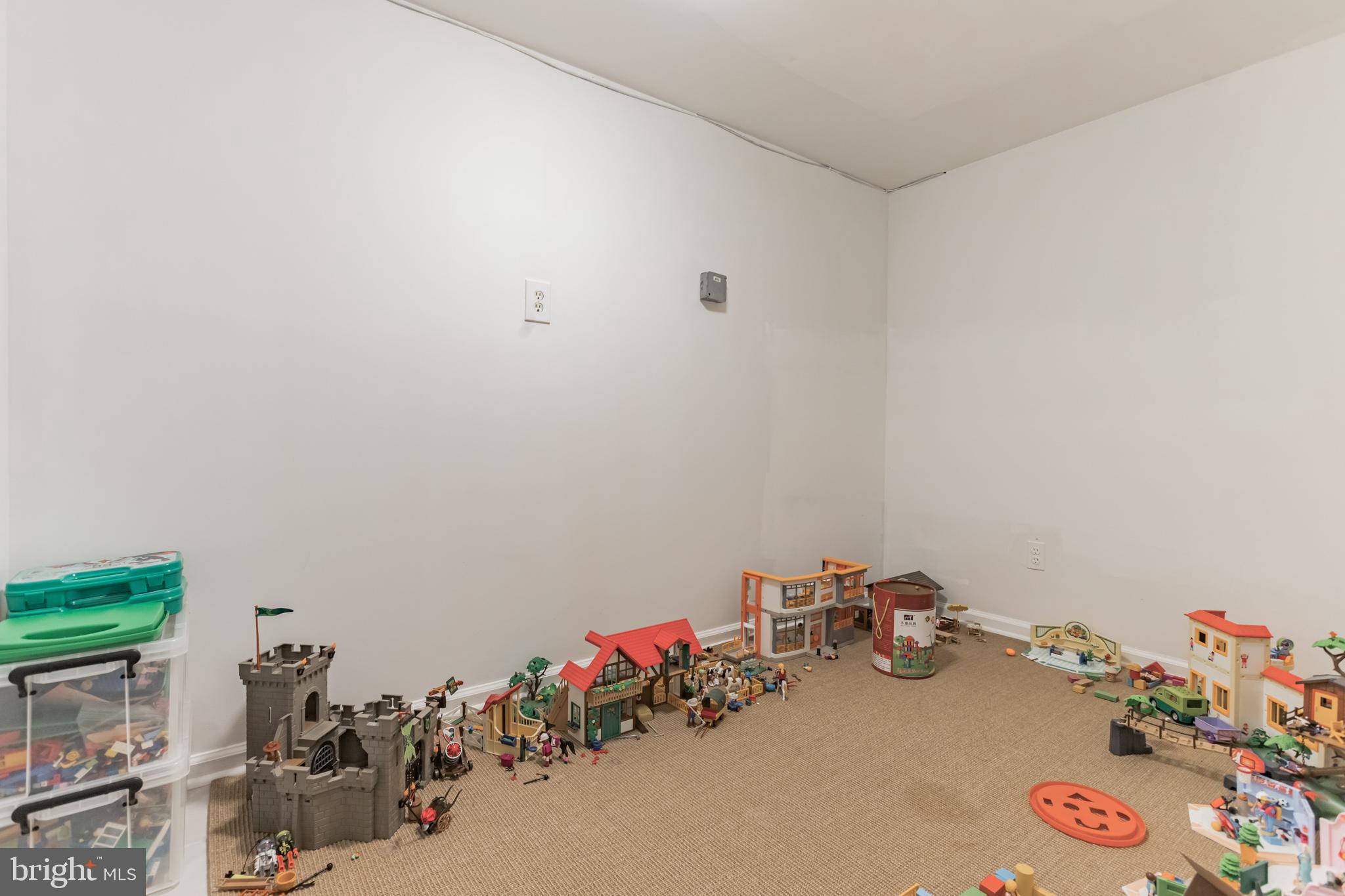 WOODACRES - Residential Lease