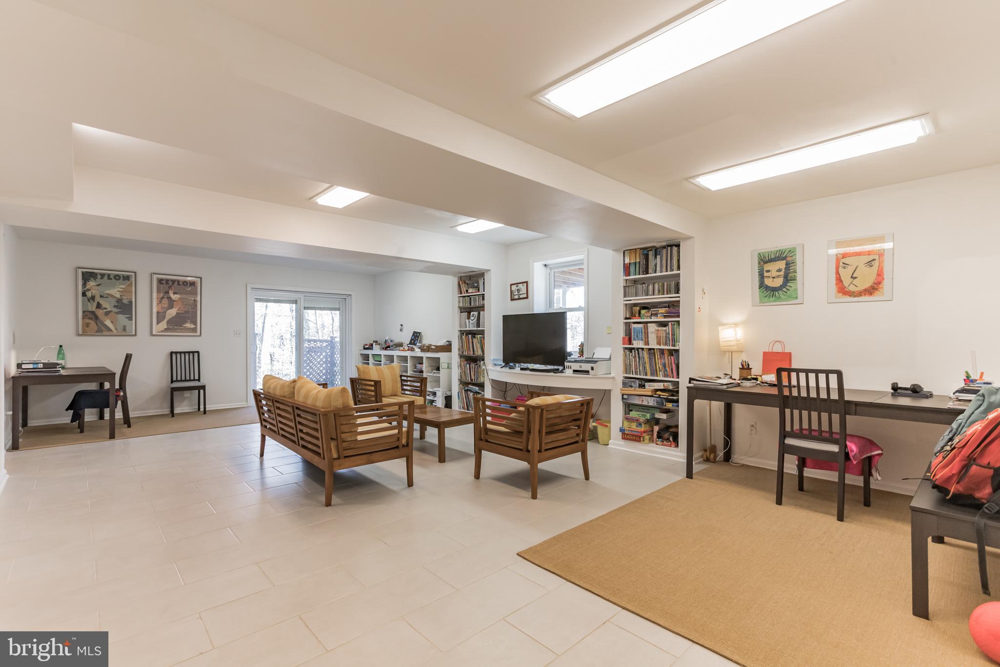 WOODACRES - Residential Lease