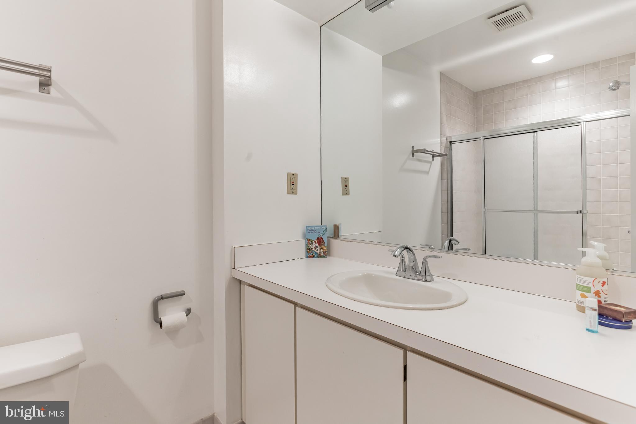 WOODACRES - Residential Lease