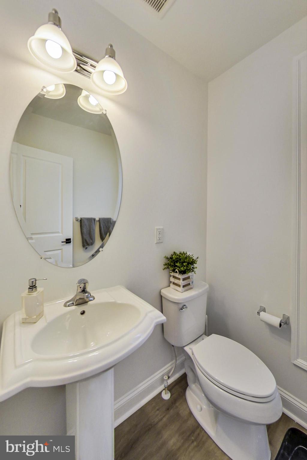 POTOMAC OVERLOOK AT NATIONAL HARBOR - Residential Lease