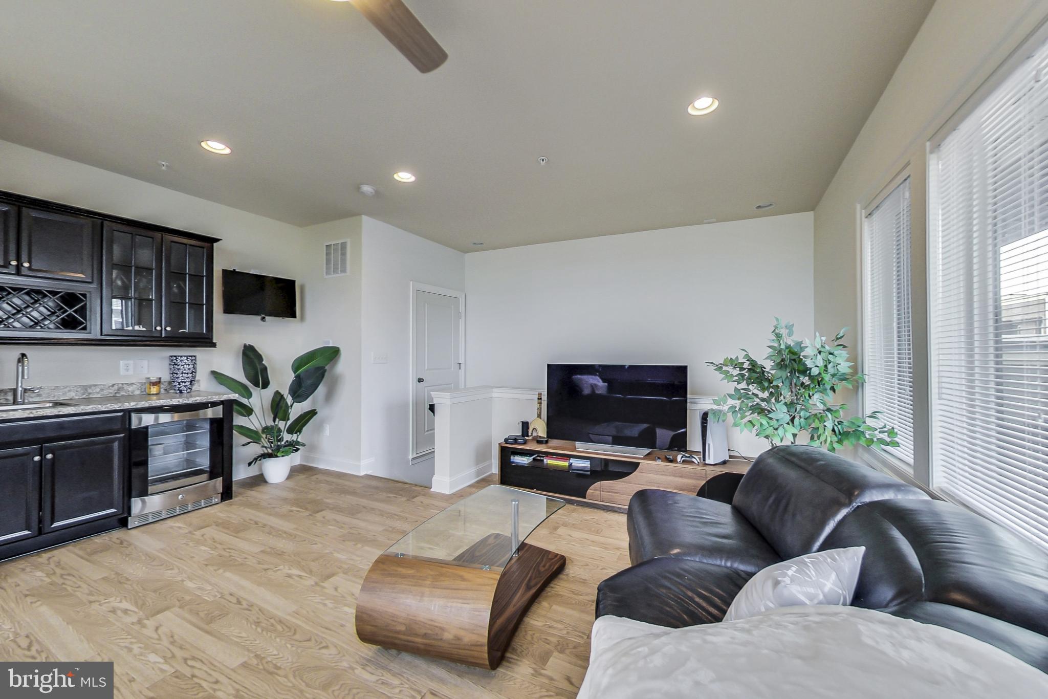 POTOMAC OVERLOOK AT NATIONAL HARBOR - Residential Lease