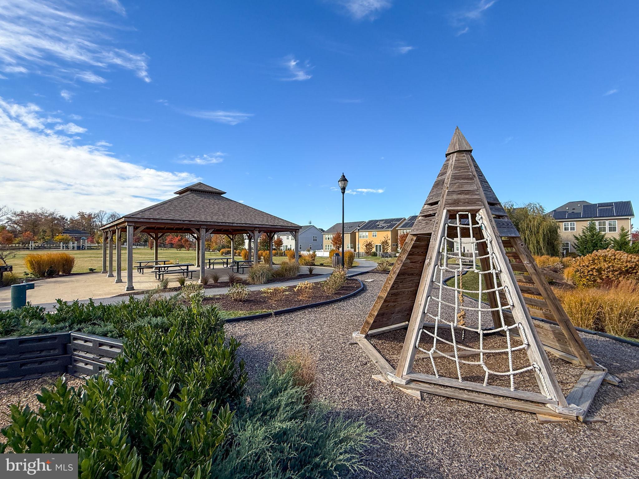 BRADFORD'S LANDING - Residential