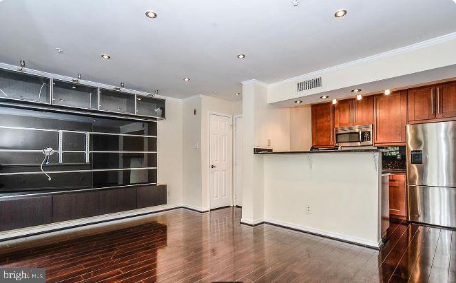 FOUNTAINS AT MCLEAN - Residential