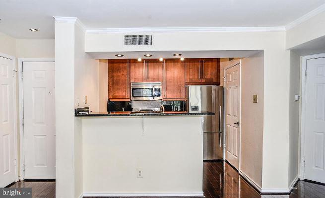 FOUNTAINS AT MCLEAN - Residential