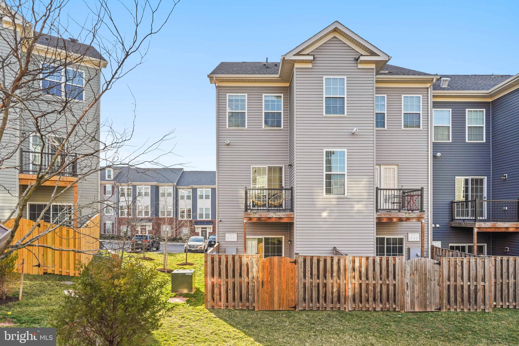 SIGNAL HILL - Residential