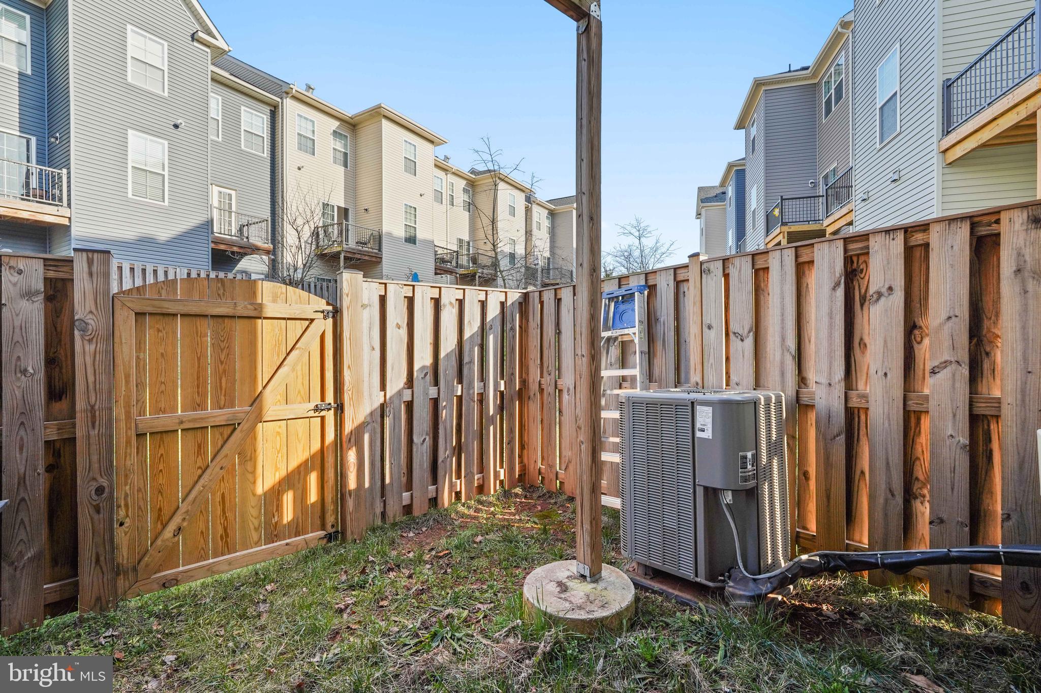 SIGNAL HILL - Residential