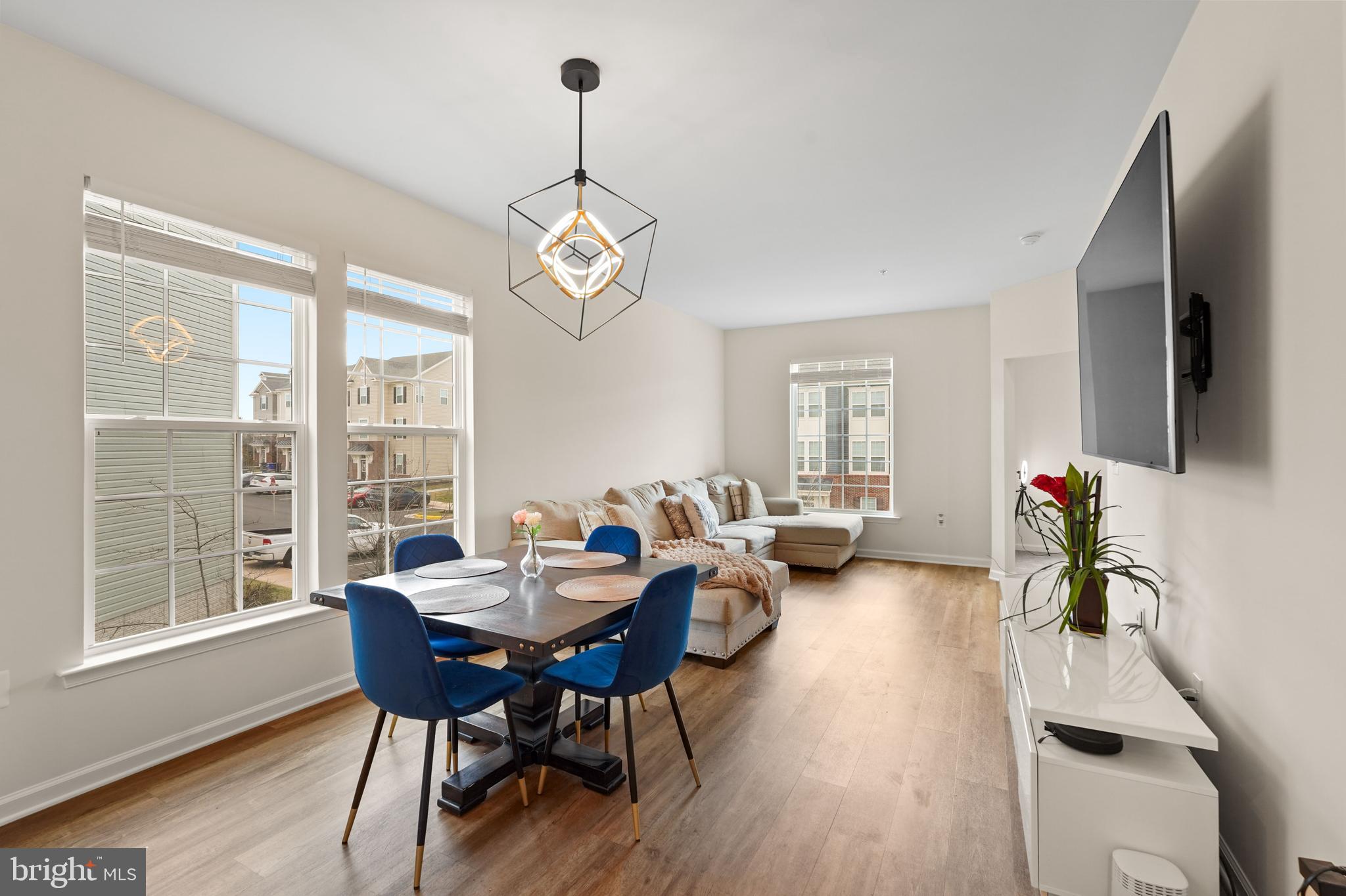 SIGNAL HILL - Residential