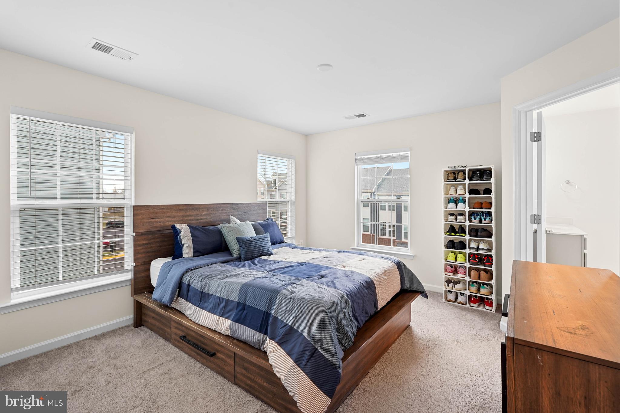 SIGNAL HILL - Residential