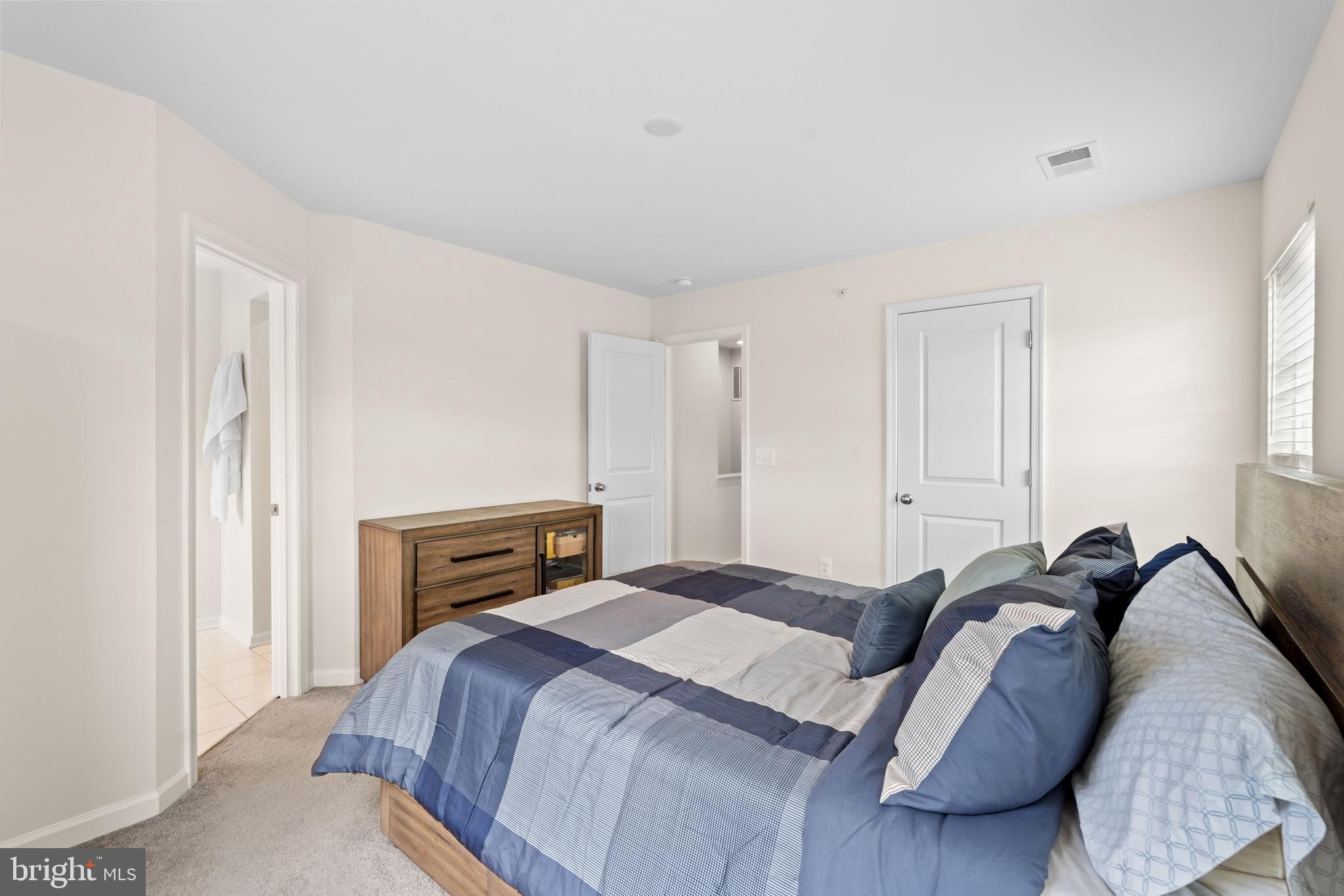 SIGNAL HILL - Residential