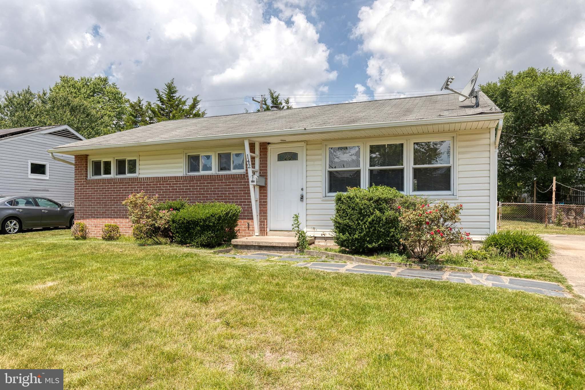 COUNTRY CLUB ESTATES - Residential Lease