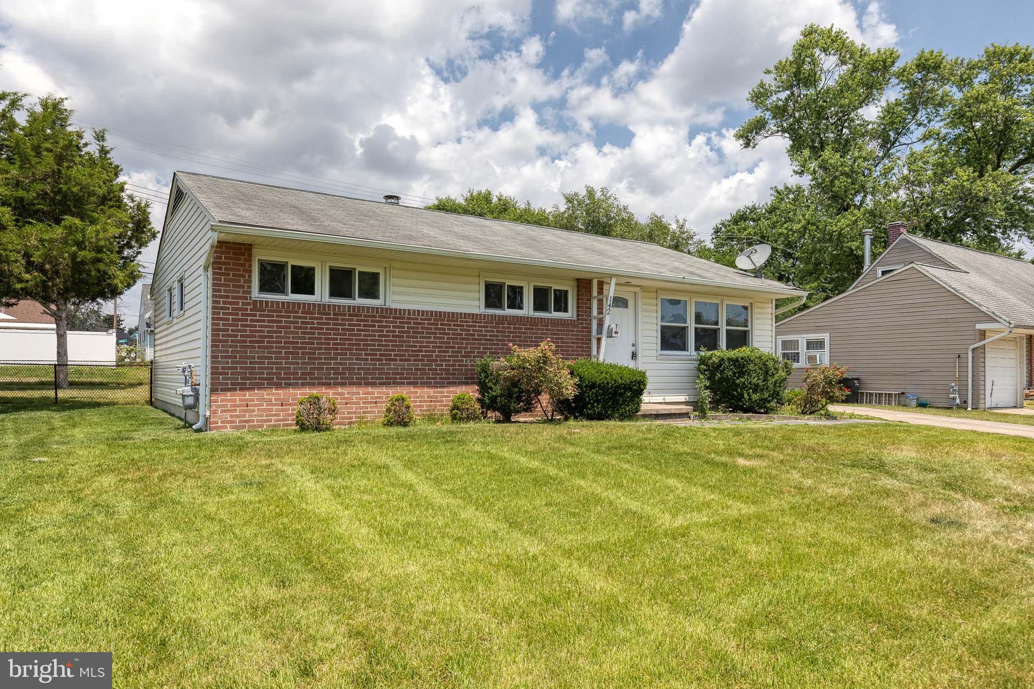 COUNTRY CLUB ESTATES - Residential Lease