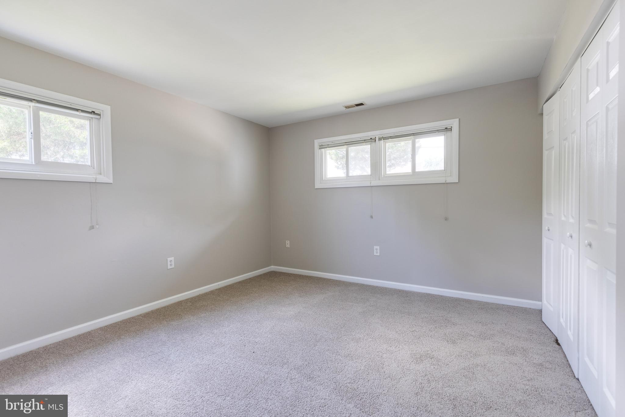 COUNTRY CLUB ESTATES - Residential Lease