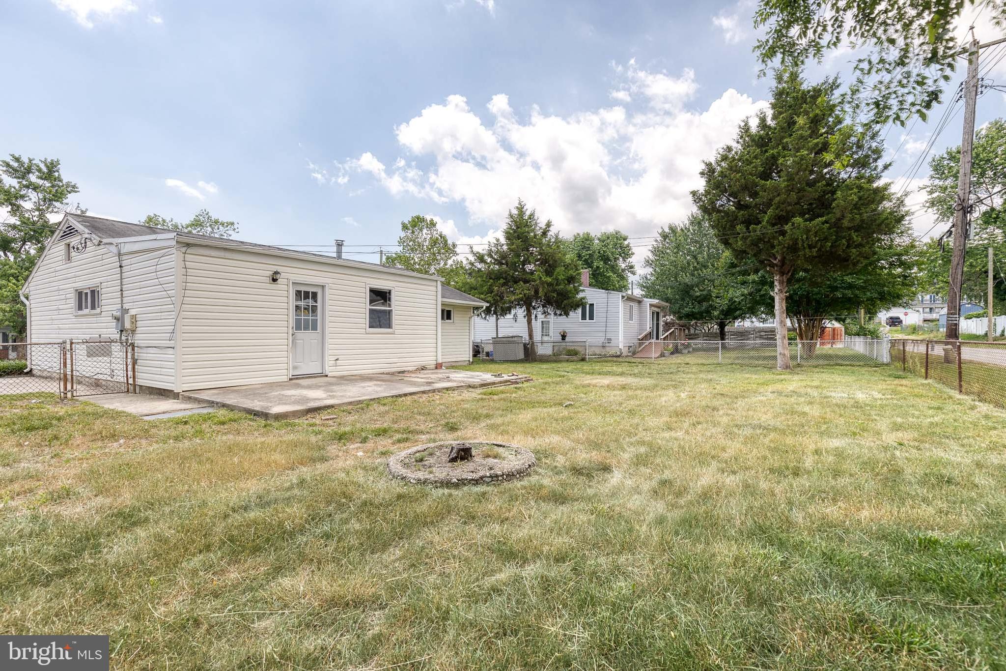 COUNTRY CLUB ESTATES - Residential Lease