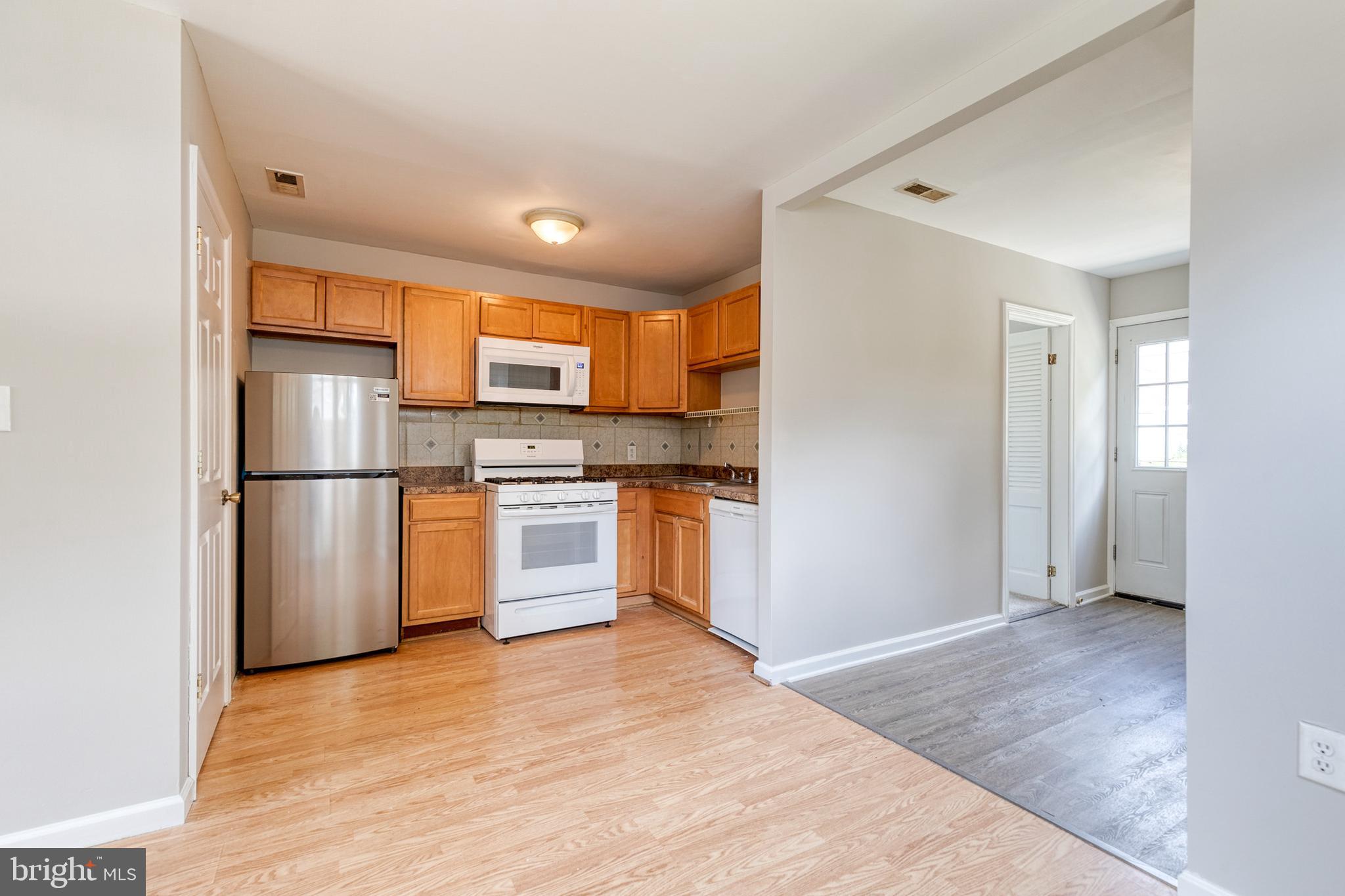 COUNTRY CLUB ESTATES - Residential Lease