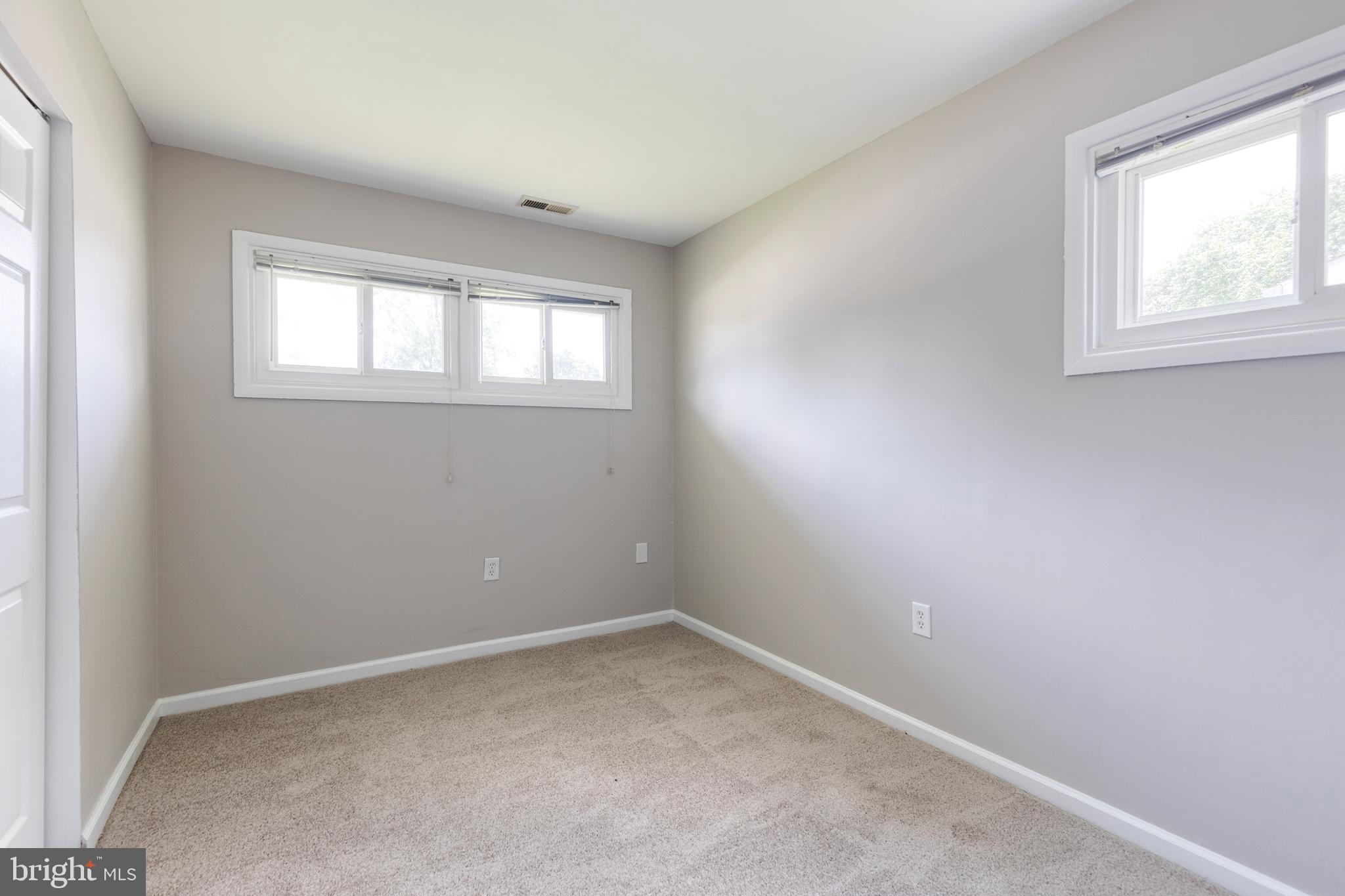 COUNTRY CLUB ESTATES - Residential Lease