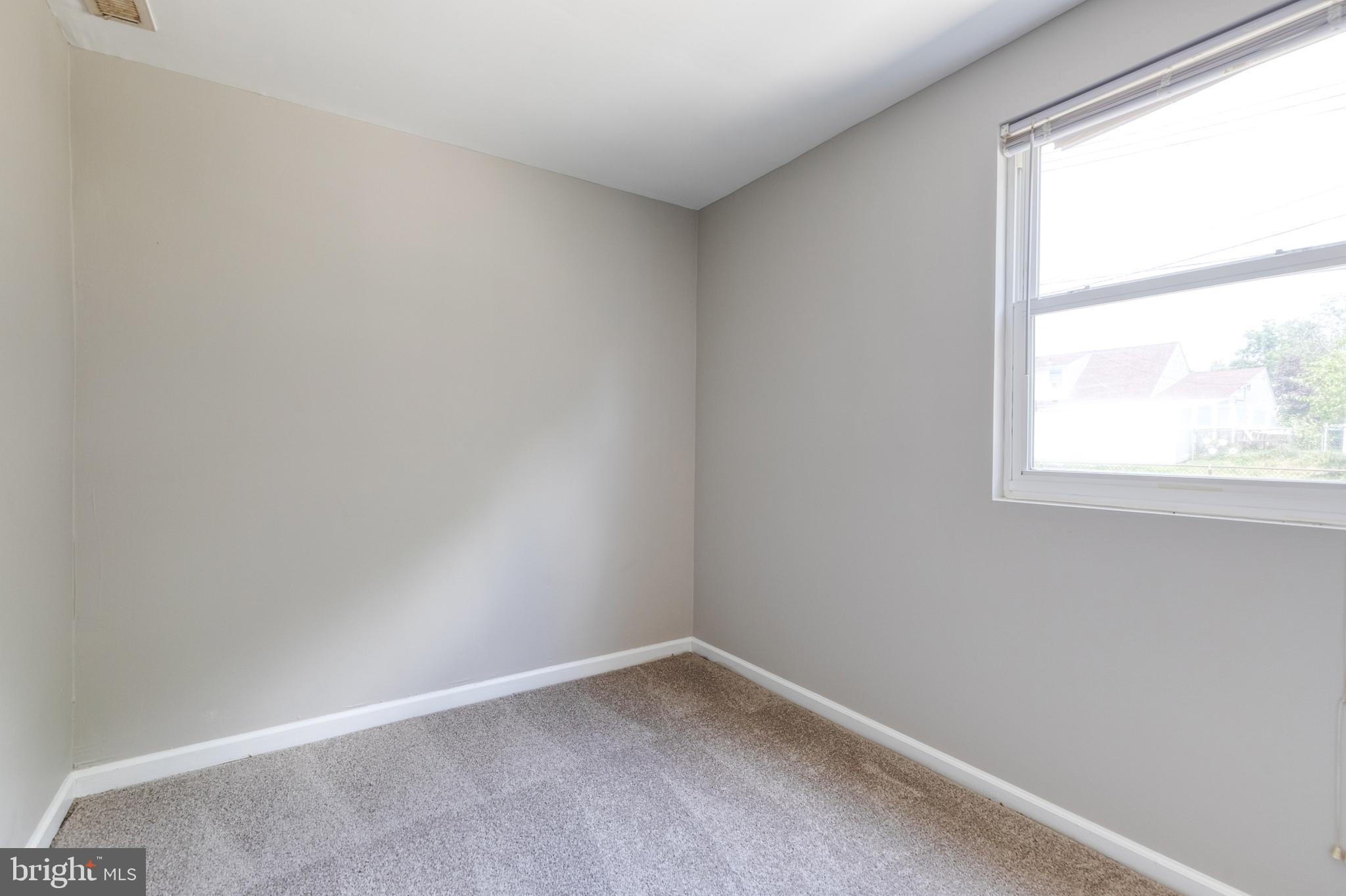 COUNTRY CLUB ESTATES - Residential Lease