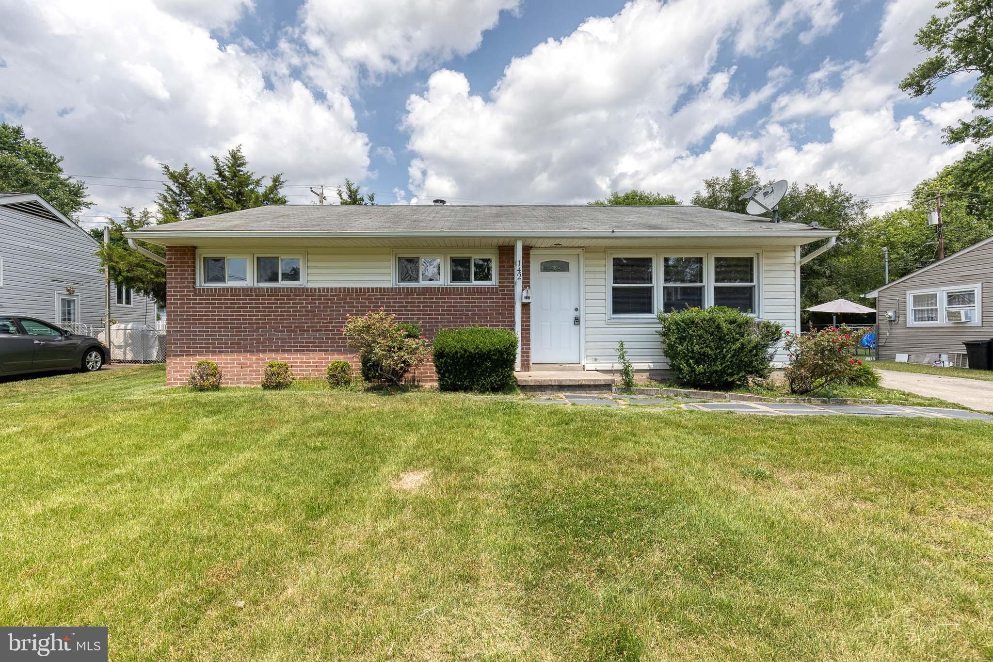 COUNTRY CLUB ESTATES - Residential Lease