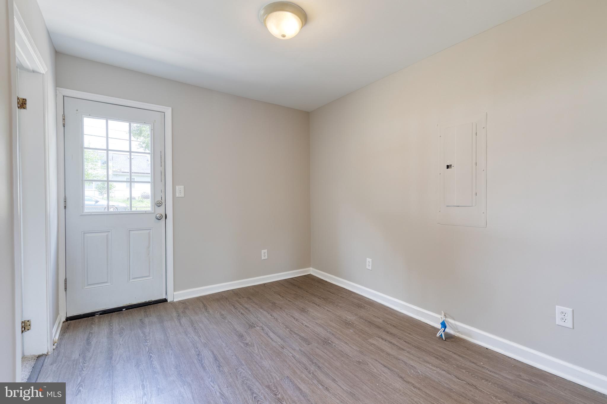 COUNTRY CLUB ESTATES - Residential Lease